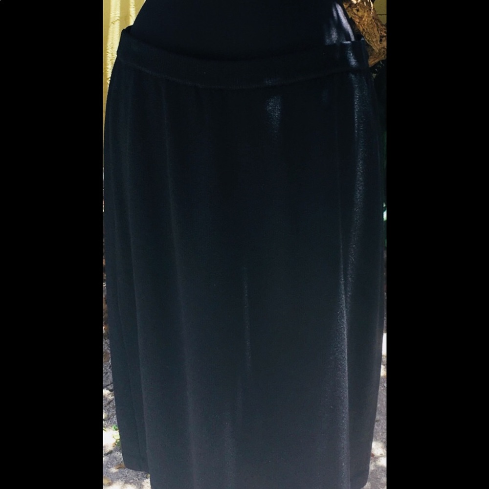 St. John’s nit  black skirt